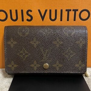 Louis Vuitton Monogram Medium Wallet